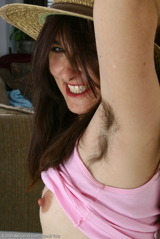 Mature housewife showing her extremely hairy hole