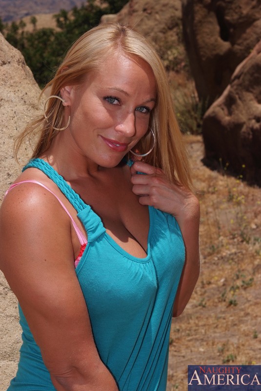 Blonde MILF Mellanie Monroe getting fucked outdoors