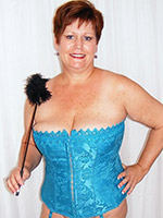 Plump mature taking off her blue corset and showing pussy